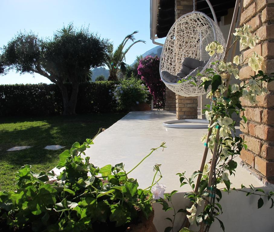 Seafront Calista Beach House With Garden Glyfada  Ngoại thất bức ảnh