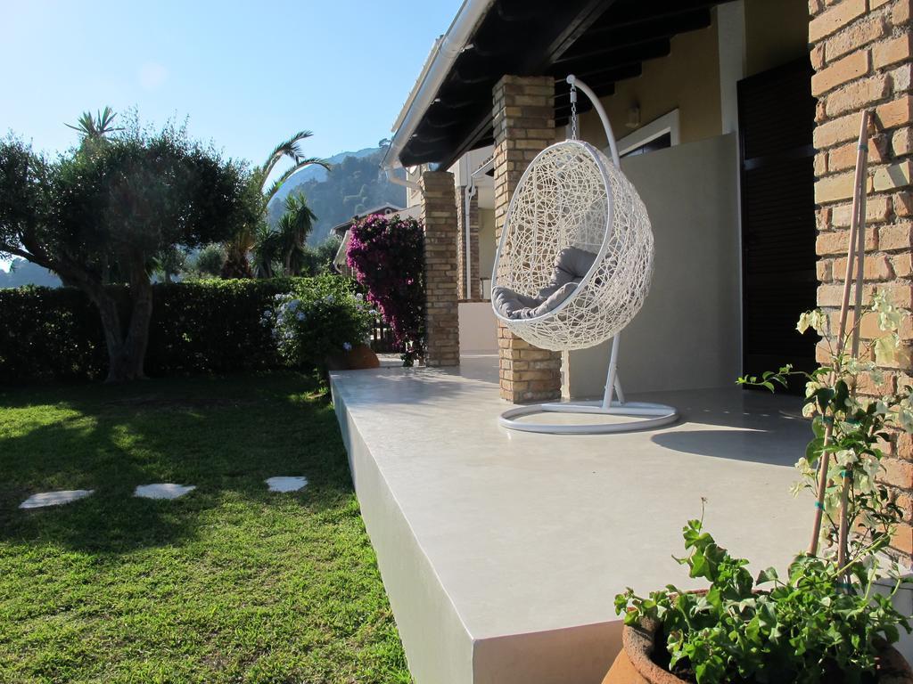 Seafront Calista Beach House With Garden Glyfada  Ngoại thất bức ảnh