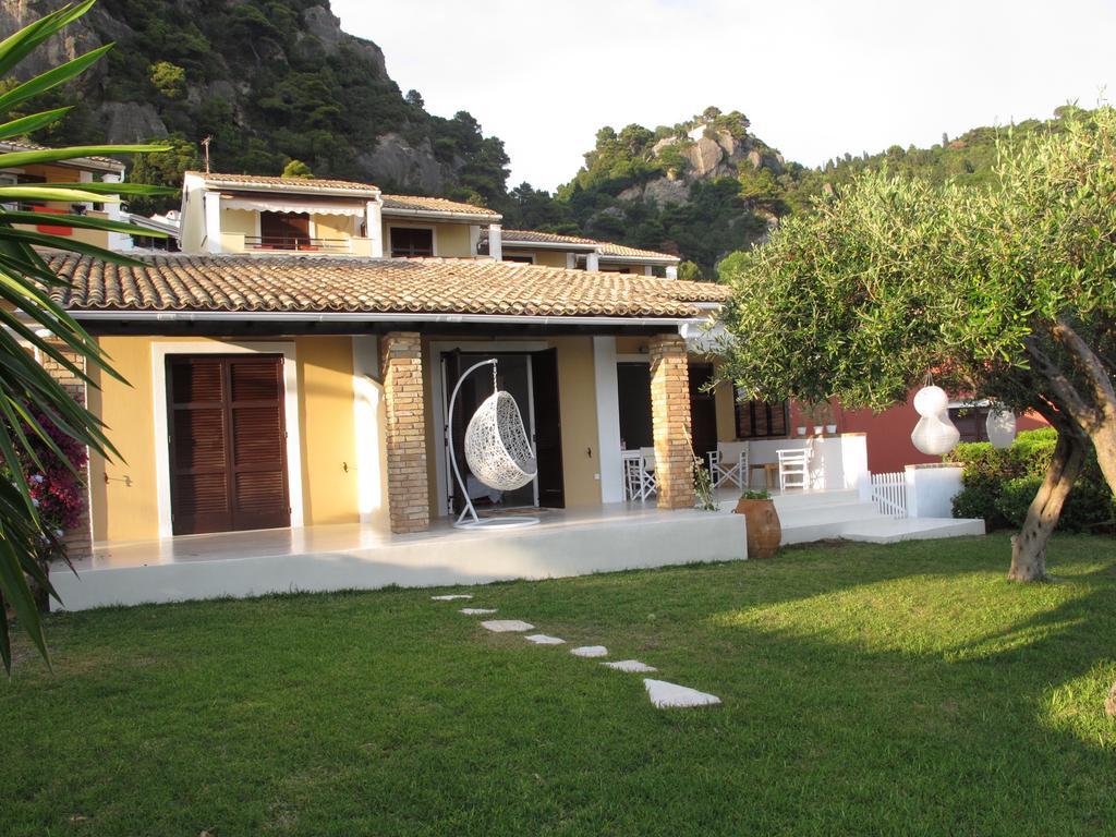 Seafront Calista Beach House With Garden Glyfada  Ngoại thất bức ảnh