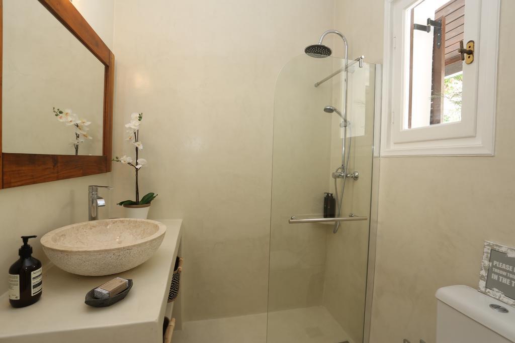 Seafront Calista Beach House With Garden Glyfada  Ngoại thất bức ảnh