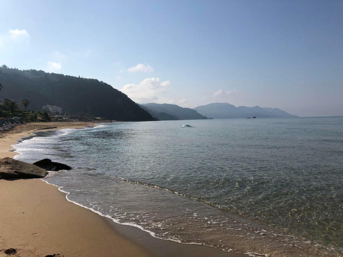 Seafront Calista Beach House With Garden Glyfada  Ngoại thất bức ảnh